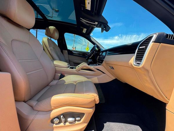 2019 PORSCHE CAYENNE