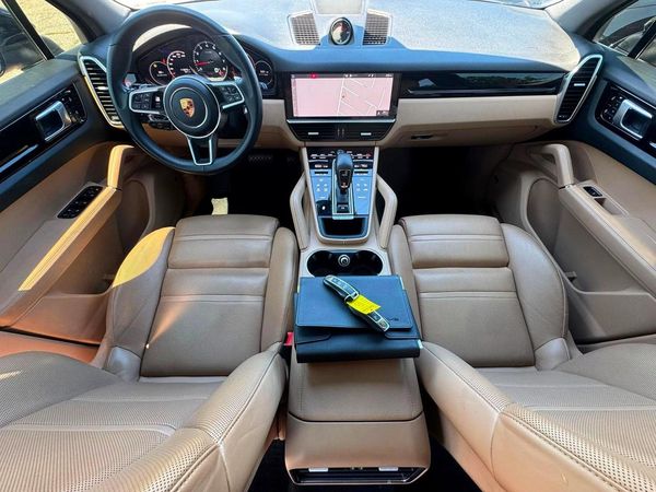 2019 PORSCHE CAYENNE