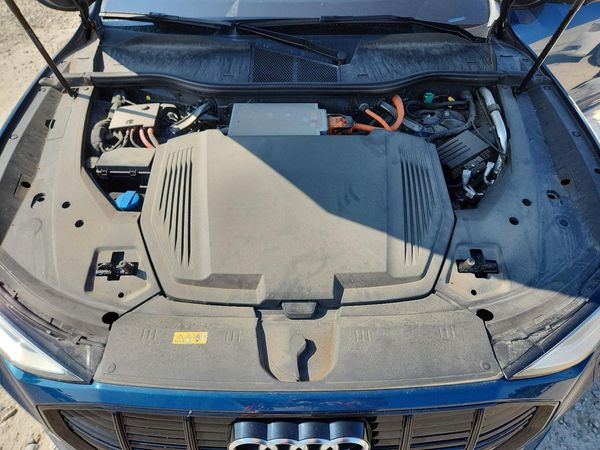 2021 AUDI E-TRON quattro Premium