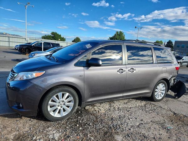 2017 TOYOTA SIENNA