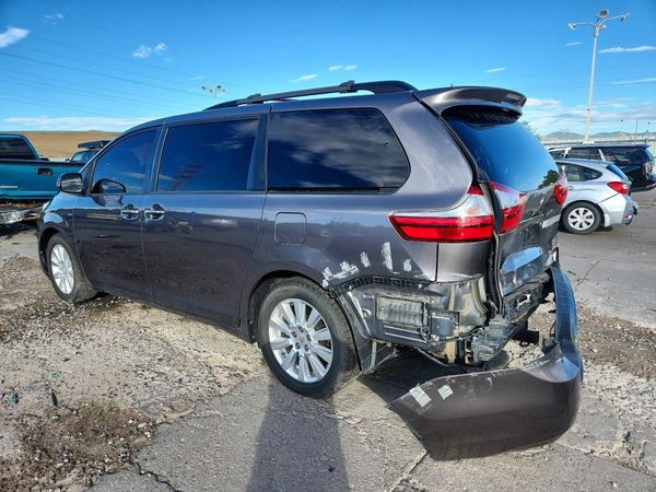 2017 TOYOTA SIENNA
