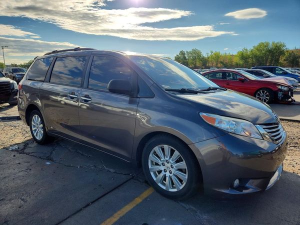 2017 TOYOTA SIENNA