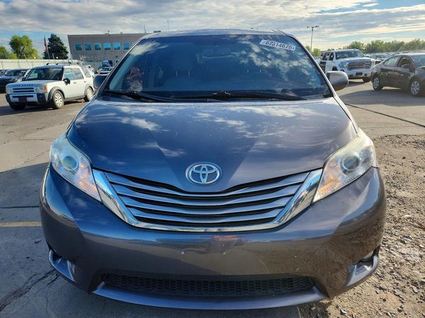 2017 TOYOTA SIENNA
