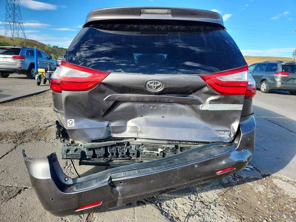 2017 TOYOTA SIENNA