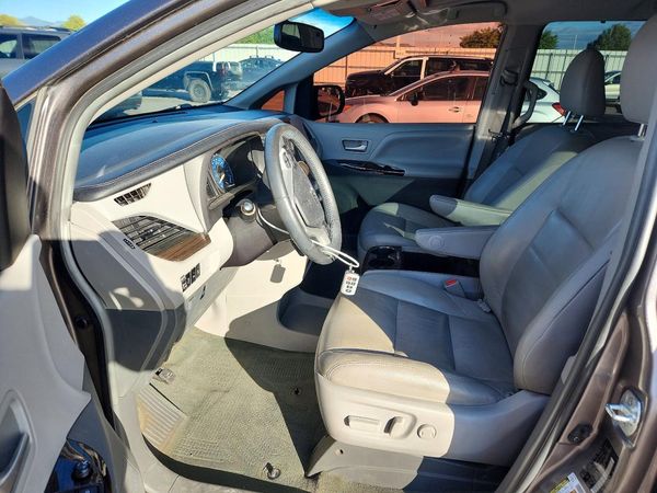 2017 TOYOTA SIENNA