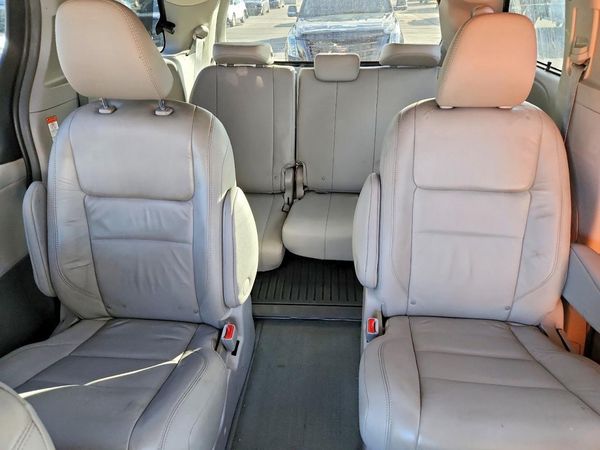 2017 TOYOTA SIENNA