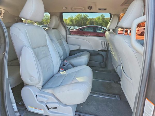2017 TOYOTA SIENNA