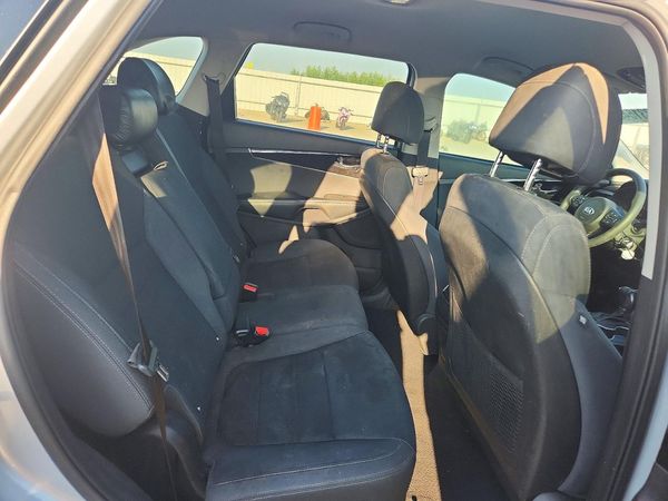2017 KIA SORENTO L, LX
