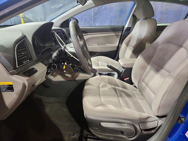 2017 HYUNDAI ELANTRA SE Base — DENT