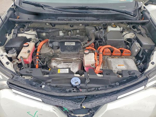 2016 TOYOTA RAV4 Limited (G Grade) — Engine bay