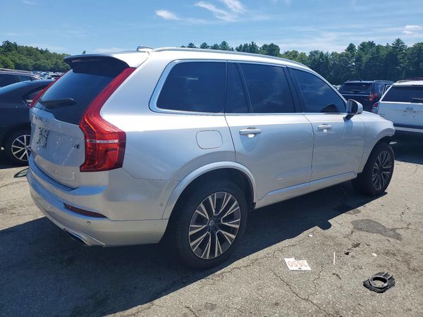 2021 VOLVO XC90 Momentum