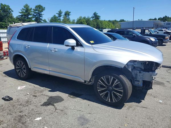 2021 VOLVO XC90 Momentum