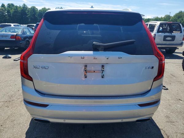 2021 VOLVO XC90 Momentum