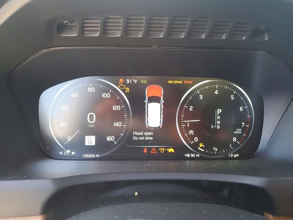 2021 VOLVO XC90 Momentum