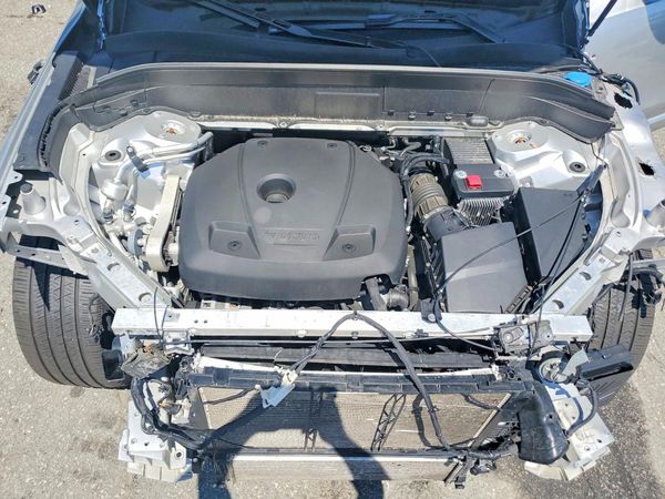 2021 VOLVO XC90 Momentum