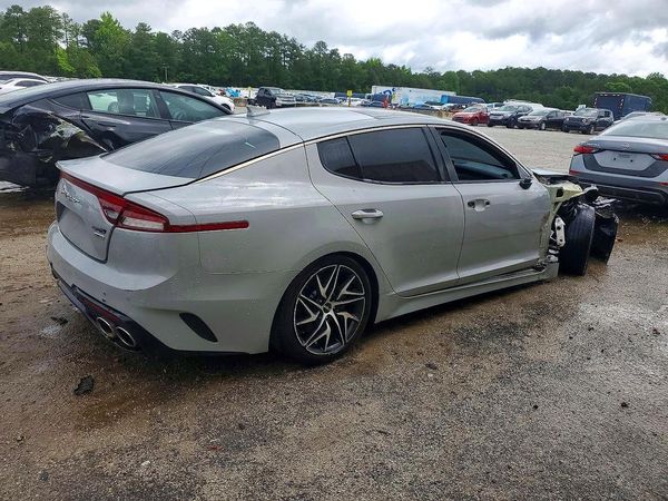 2022 KIA STINGER