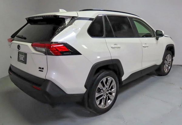 2022 TOYOTA RAV4 XLE Premium