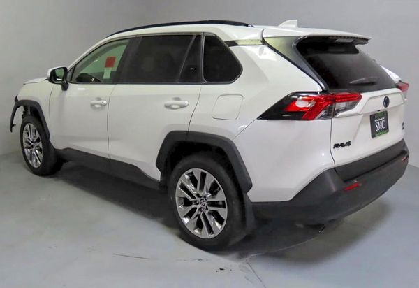2022 TOYOTA RAV4 XLE Premium