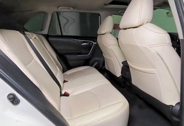 2022 TOYOTA RAV4 XLE Premium
