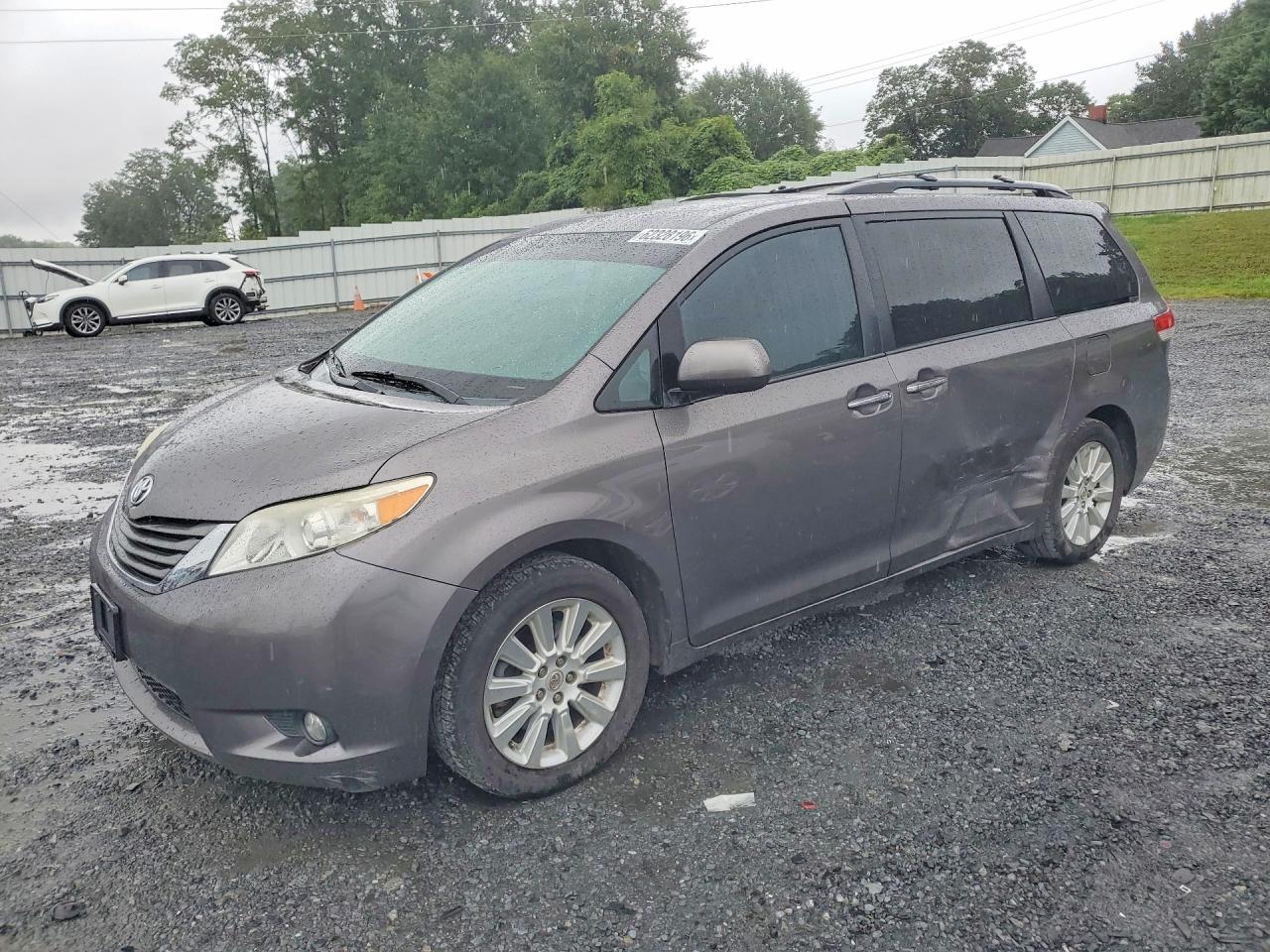 2013 TOYOTA SIENNA