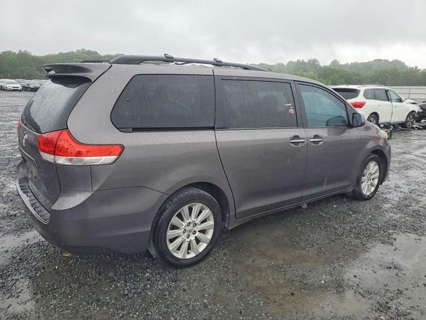 2013 TOYOTA SIENNA