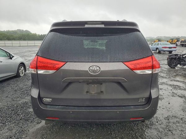 2013 TOYOTA SIENNA