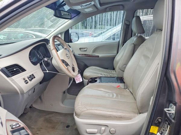 2013 TOYOTA SIENNA