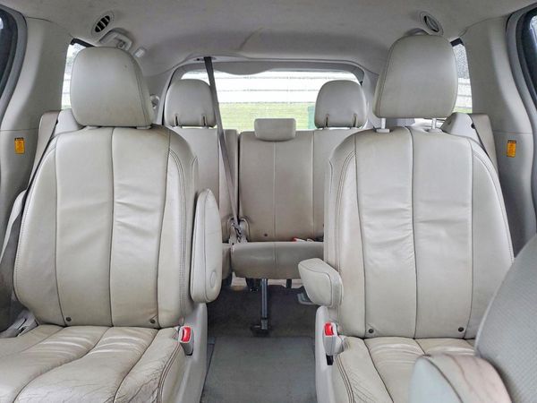 2013 TOYOTA SIENNA