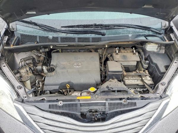 2013 TOYOTA SIENNA