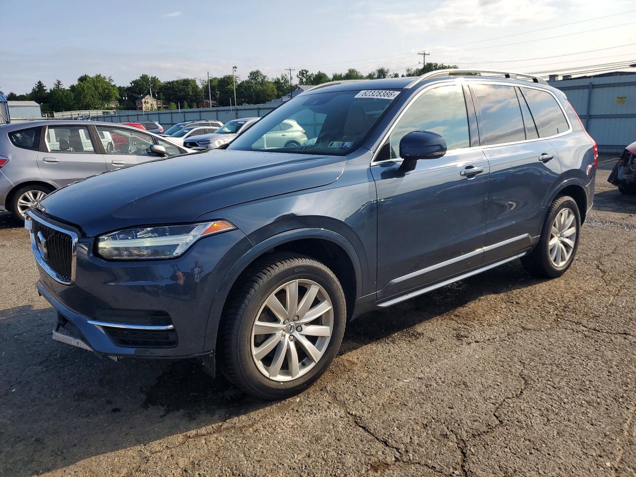 2018 VOLVO XC90 Momentum