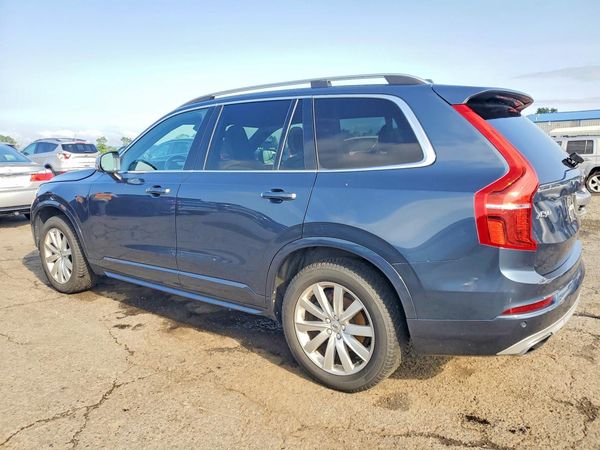 2018 VOLVO XC90 Momentum