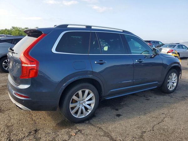2018 VOLVO XC90 Momentum