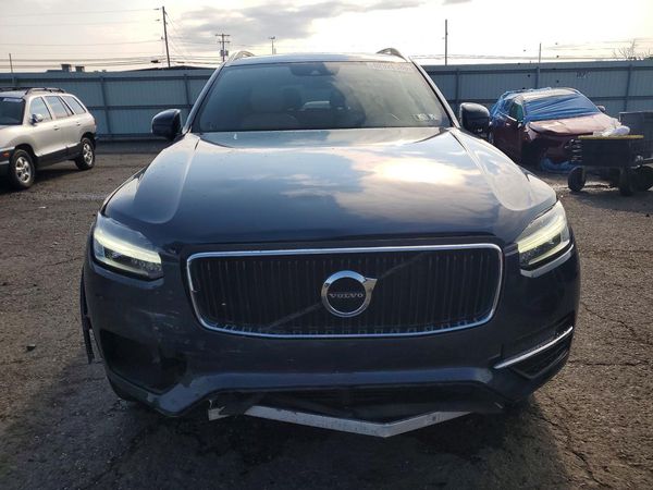 2018 VOLVO XC90 Momentum