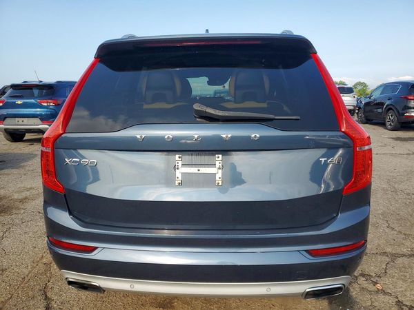 2018 VOLVO XC90 Momentum
