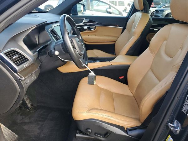 2018 VOLVO XC90 Momentum