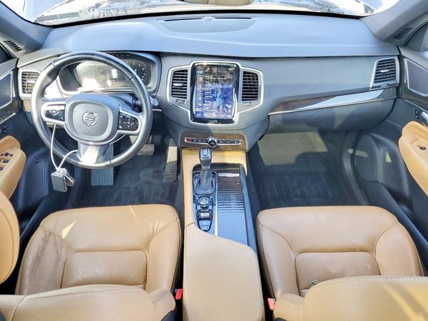 2018 VOLVO XC90 Momentum