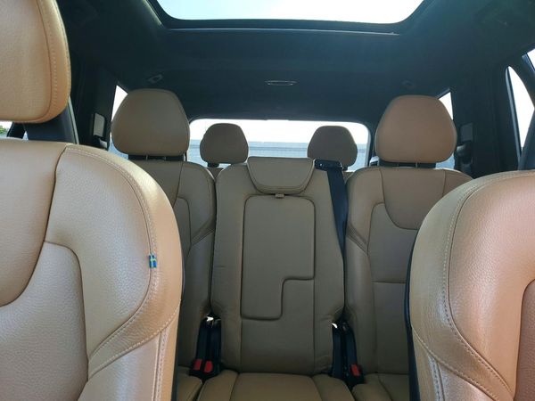 2018 VOLVO XC90 Momentum