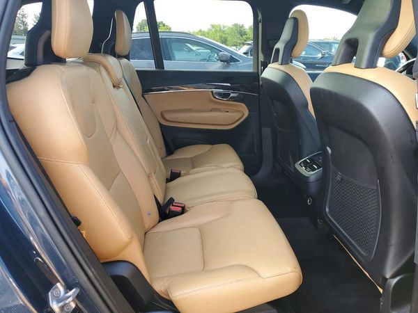 2018 VOLVO XC90 Momentum