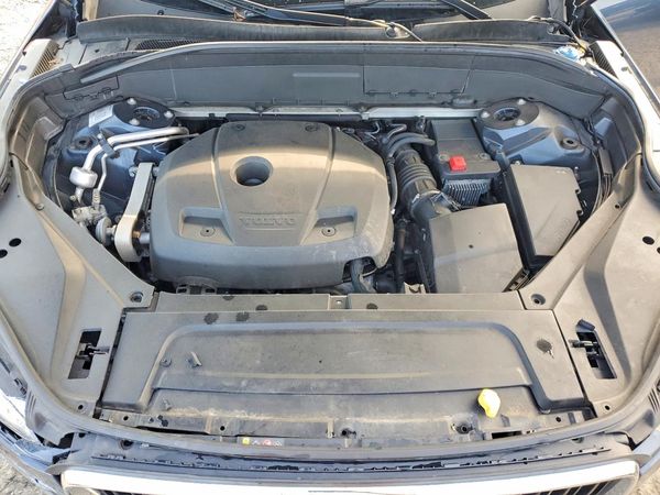 2018 VOLVO XC90 Momentum