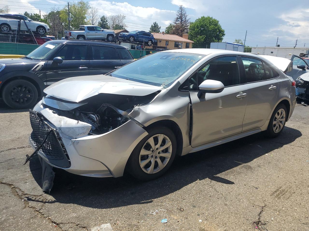 2021 TOYOTA COROLLA LE — Front 3/4