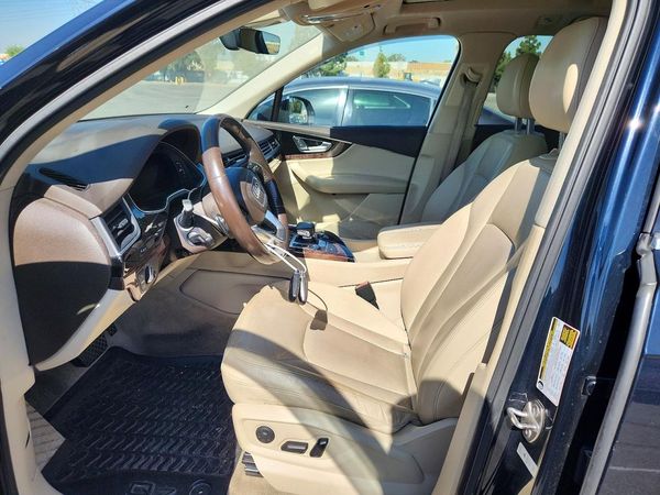 2017 AUDI Q7 quattro Premium Plus