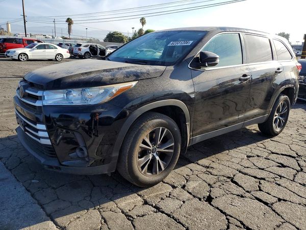 2019 TOYOTA HIGHLANDER LE