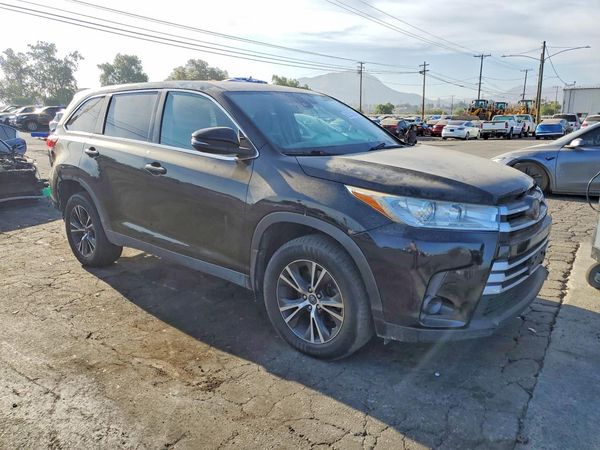 2019 TOYOTA HIGHLANDER LE