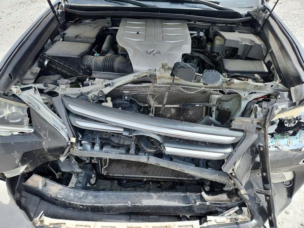 2014 LEXUS GX 460 Base — Engine bay