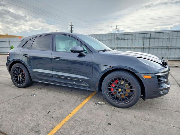 2017 PORSCHE MACAN