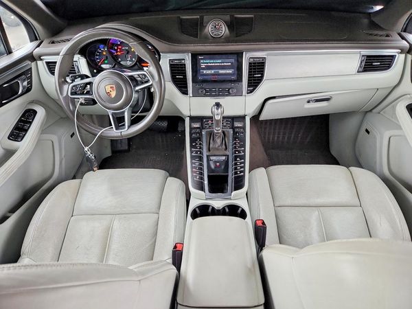 2017 PORSCHE MACAN