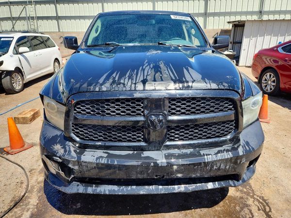 2014 RAM 1500 ST CREW CAB 4X2