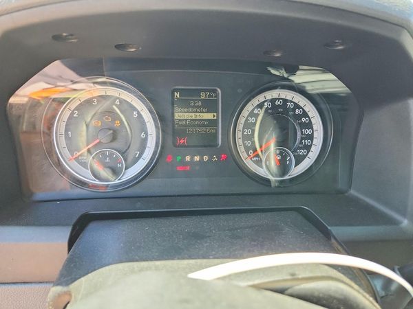 2014 RAM 1500 ST CREW CAB 4X2