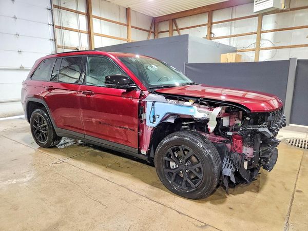 2025 JEEP GRAND CHEROKEE Laredo, Altitude