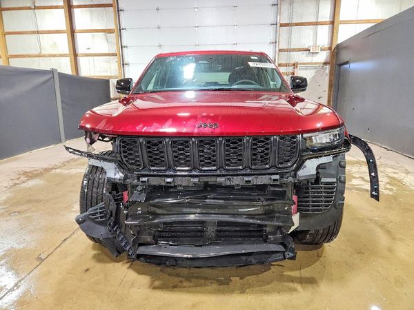 2025 JEEP GRAND CHEROKEE Laredo, Altitude